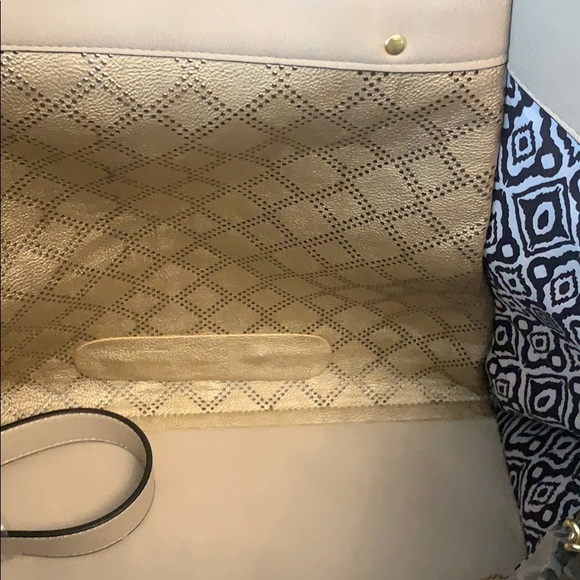 Handbag - Picture 3 of 6